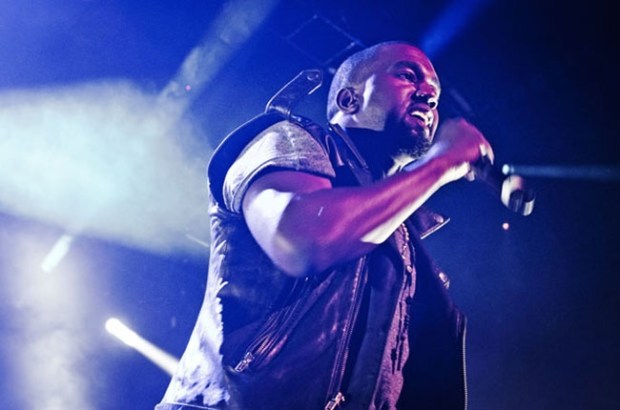 kanye performing