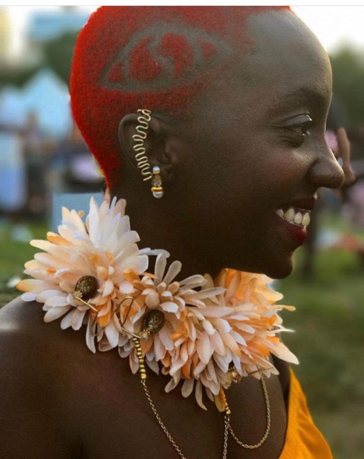 banafrit floral necklace